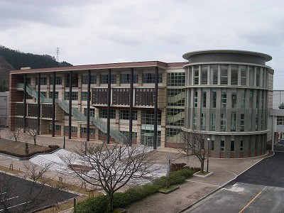 仁愛大学人間生活学部棟・食堂棟